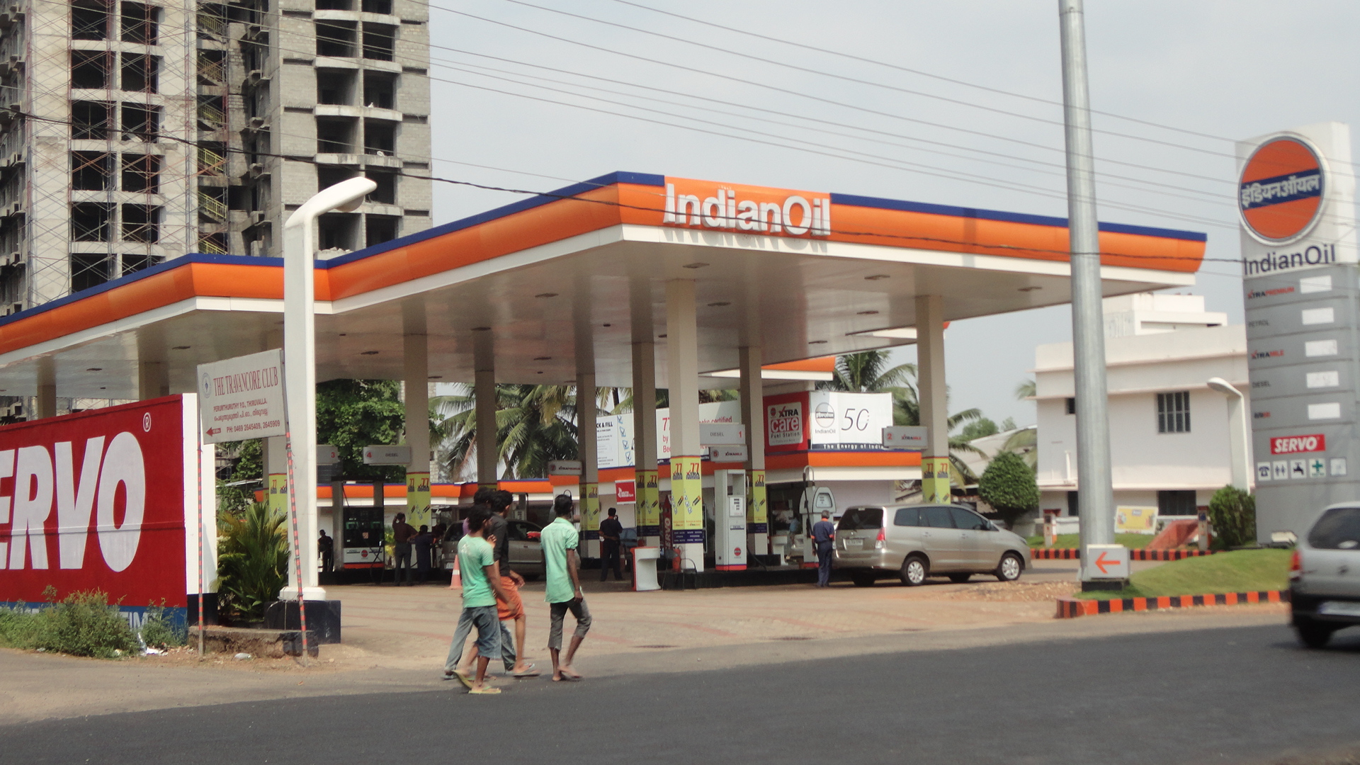 Workers die in Indian oil 
