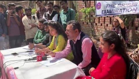 डीयू के गणित विभाग के छात्रों के बाद अब भौतिकी विभाग के छात्र भी अंदोलन की राह पर