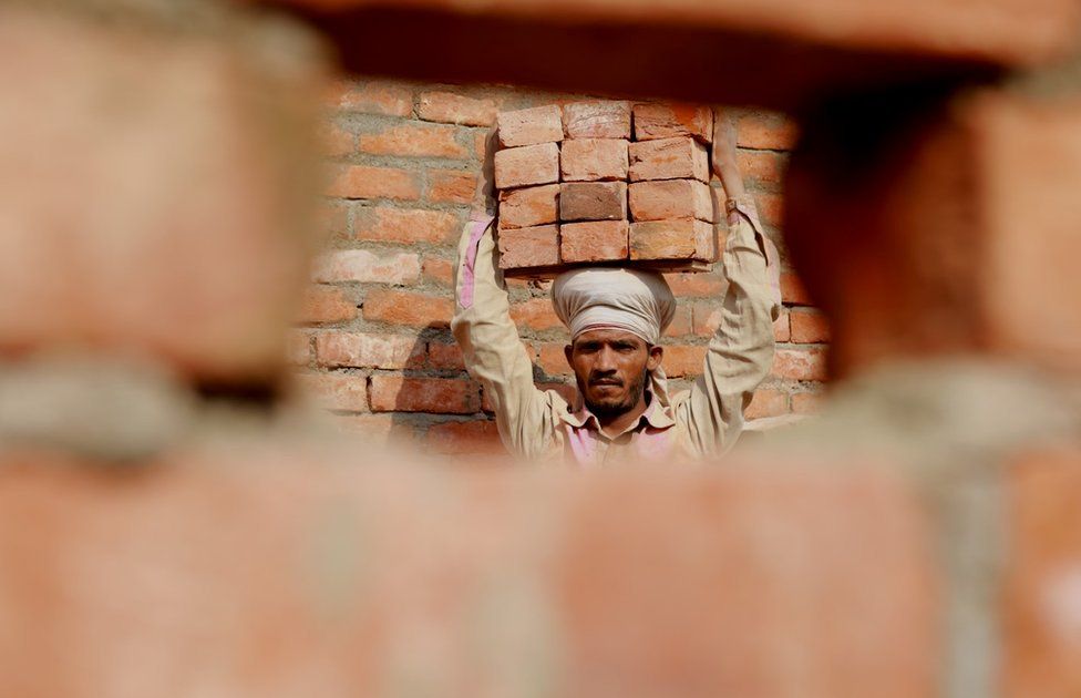 निर्माण मज़दूरों के अधिकारों की बात कब होगी? 