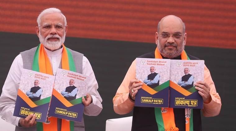 2019 चुनाव के लिए बीजेपी का संकल्प पत्र जारी करते प्रधानमंत्री नरेंद्र मोदी और बीजेपी अध्यक्ष अमित शाह।