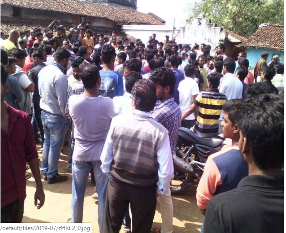 सोशल मीडिया पर संप्रदाय विशेष की धार्मिक भावनाओं को ठेस पहुँचाने के आरोप में गिरफ्तार 