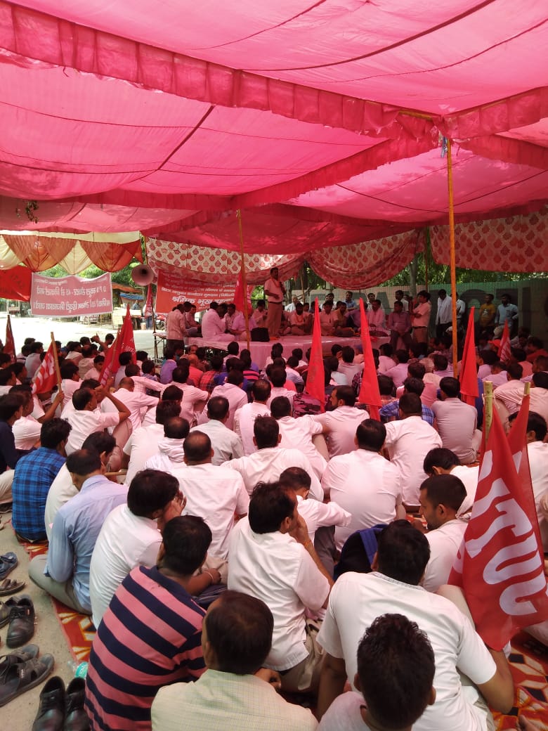  एसएटीएल प्रबंधन के ख़िलाफ़ श्रमिकों का अनशन