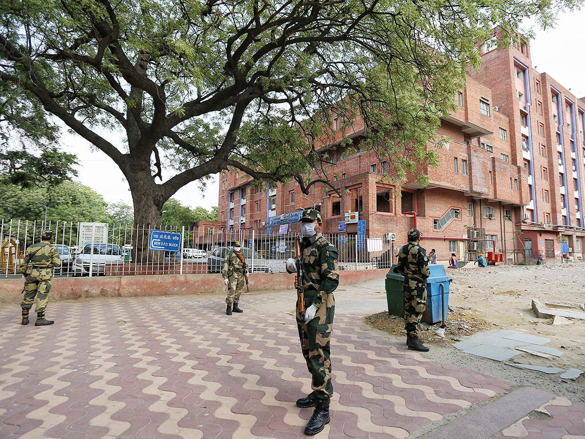 कोरोना से बीएसएफ जवान की जान गई