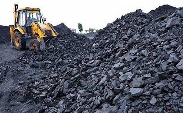 कोल खदानों के निजीकरण के खिलाफ हड़ताल पर जाएंगें कोयला श्रमिक