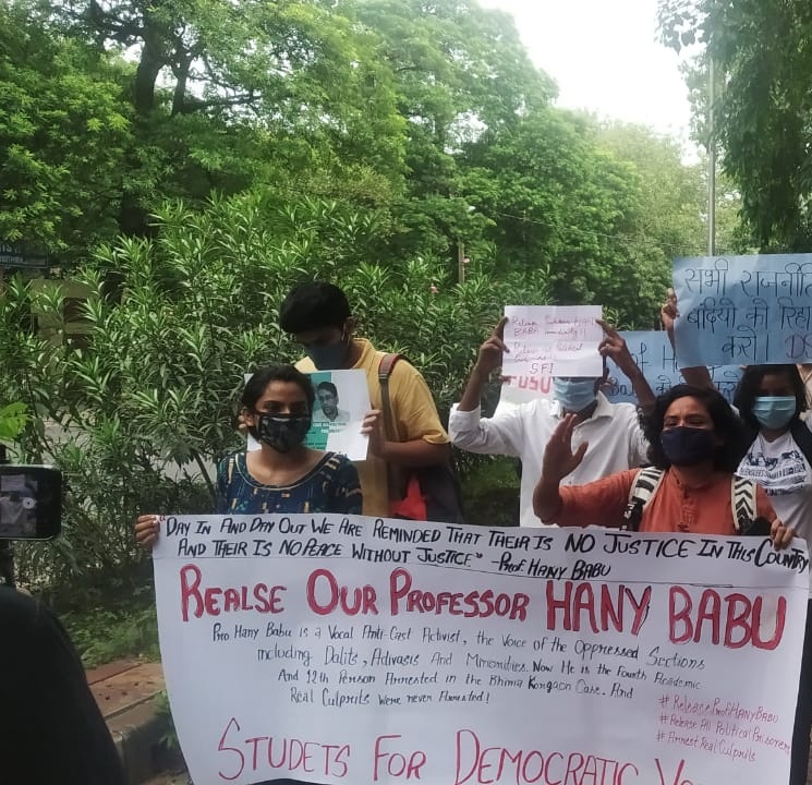 क्या सरकार आपदा का प्रयोग अपने विरोधयों को चुप करने के लिए कर रही है ?