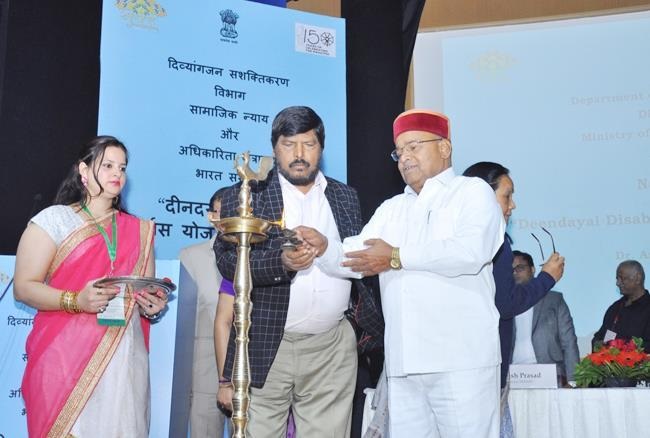 थावर चंद गहलोत और रामदास आठवले 