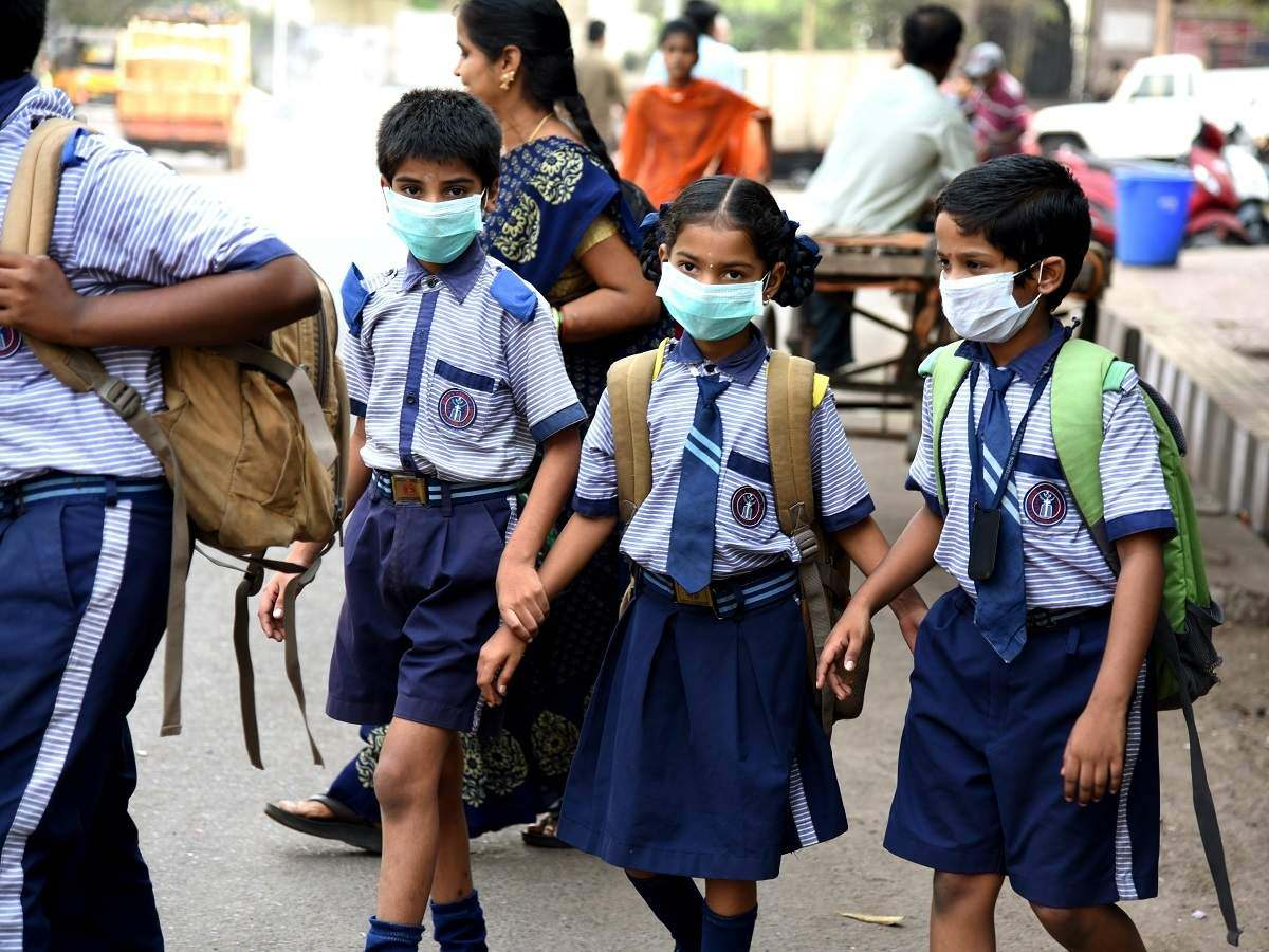 स्‍कूल खुलने के बाद टीचर्स और स्‍टूडेंट्स में कोरोना के मामले बढ़ रहे हैं