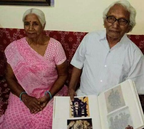 आनंदी प्रसाद बादल अपनी पत्नी के साथ