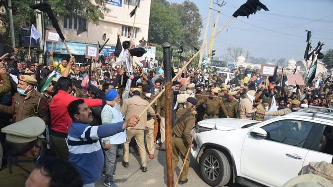 खट्टर के काफिले को रोकने के आरोप में 13 किसानों के खिलाफ मामला दर्ज