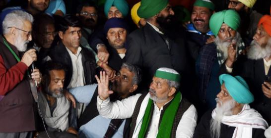 'सरकार की किसान आंदोलन को अस्थिर करने की कोशिश': गाज़ीपुर में बिजली काटी, बागपत में जबरन आंदोलन स्थल कराया खाली
