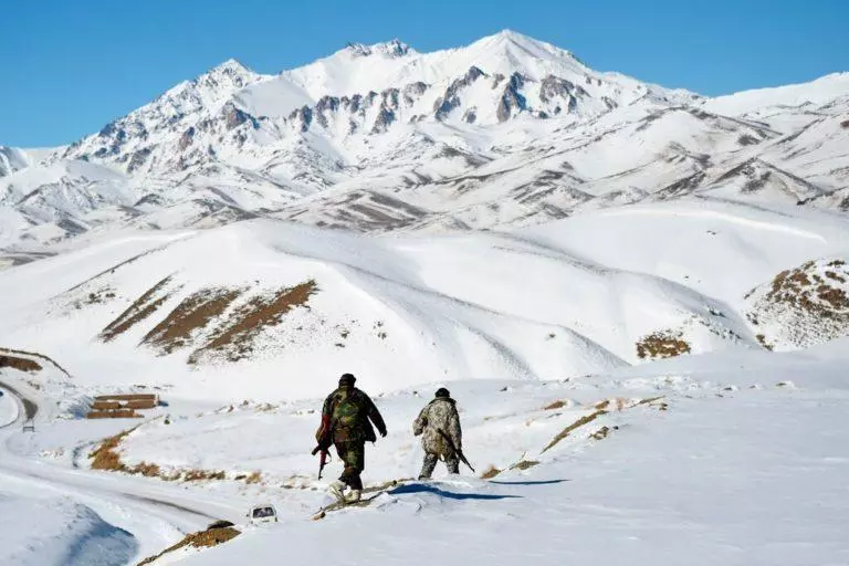 18 मार्च को वॉर्डक में अज्ञात मिलिशिया समूह ने लेजर हथियारों से हेलीकॉप्टर को मार गिराया जिसमें अफ़ग़ान सेना के कुछ लोग मारे गए।