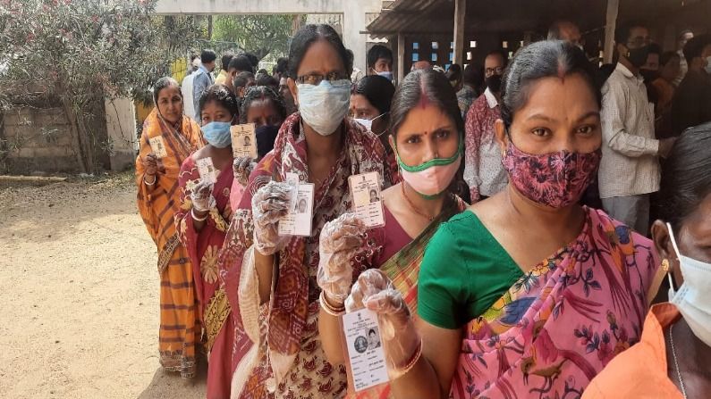 पश्चिम बंगाल: तीसरे चरण के मतदान के दौरान कई जगह हिंसक झड़प, उम्मीदवारों पर भी हमला!