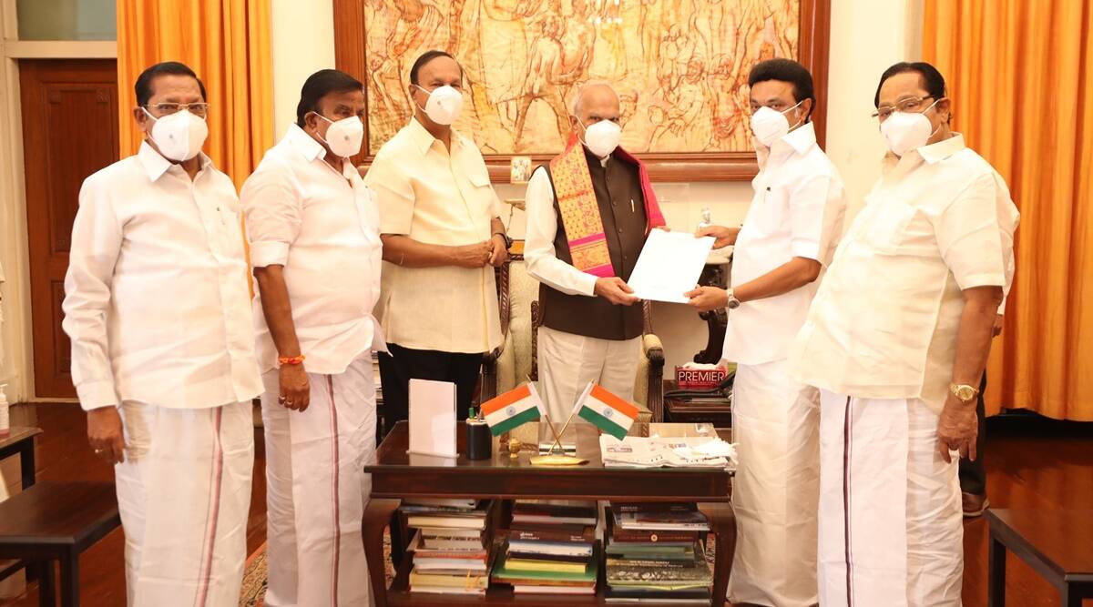 तमिलनाडु: स्टालिन ने 34 मंत्रियों के साथ ली मुख्यमंत्री पद की शपथ 