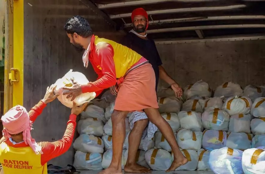 केंद्र फुड किट्स मुहैया कराए, प्रवासी संकट को कम करने के लिए पीडीएस को सार्वभौमिक बनाए