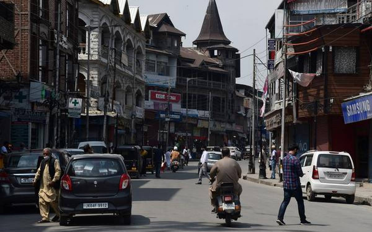 नई दिल्ली ने आख़िरकार कश्मीर के राजनीतिक दलों के लिए खोले बातचीत के दरवाज़े