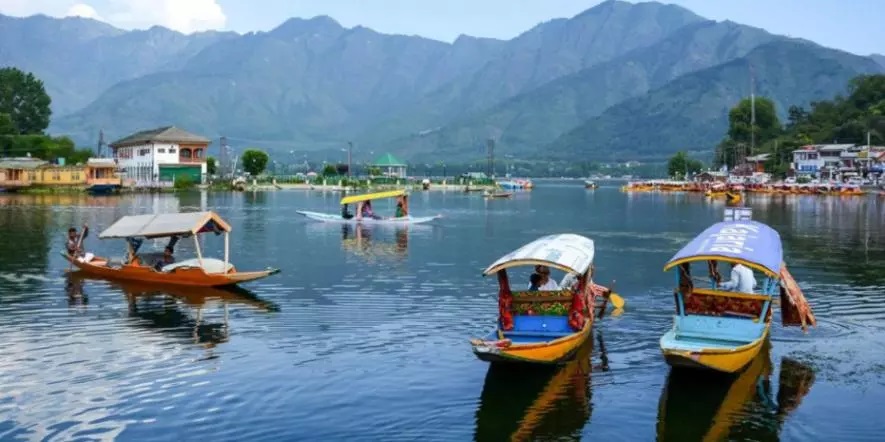 जम्मू-कश्मीर: मनमानी करने वाली युवा आईएएस से स्थानीय लोग नाराज़