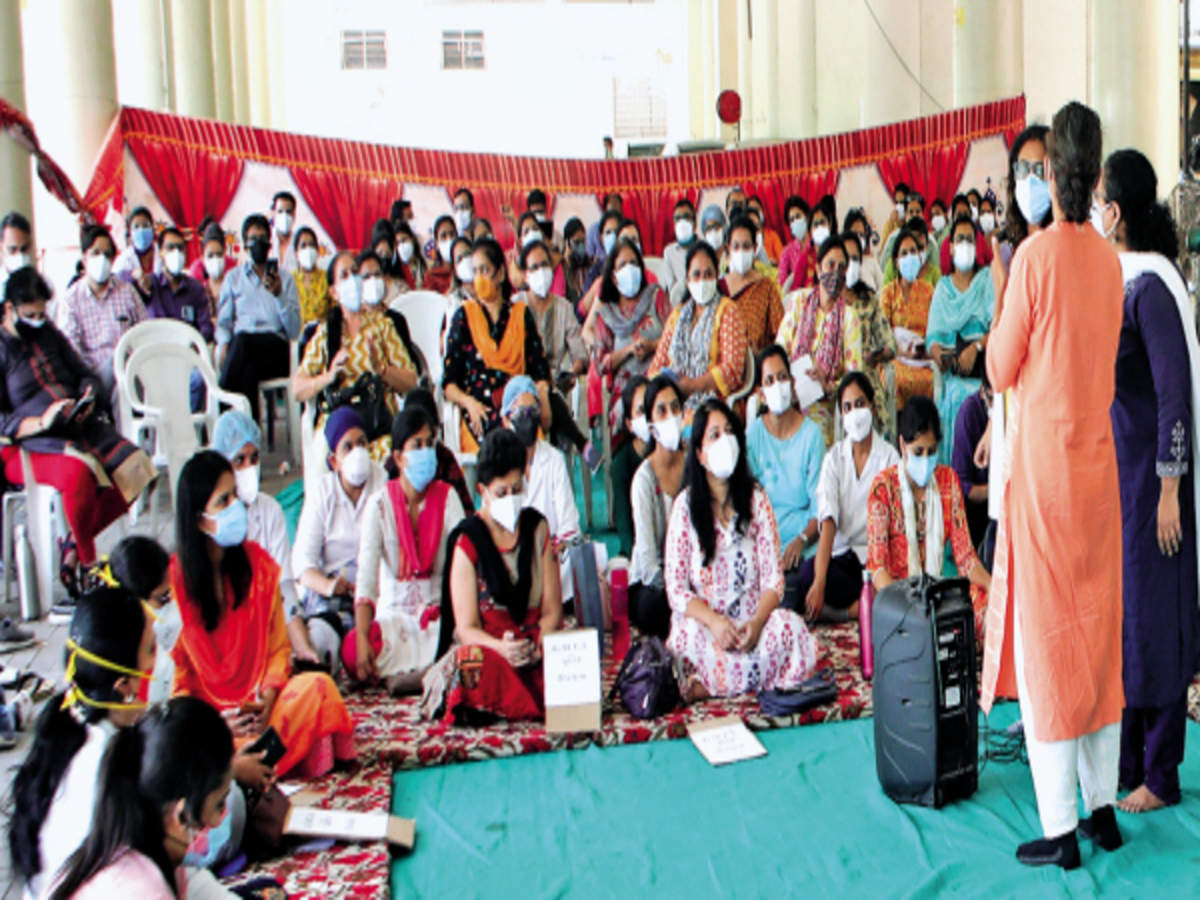 गुजरात : कोविड भत्ता नहीं मिलने पर 450 प्रशिक्षु चिकित्सकों ने की हड़ताल