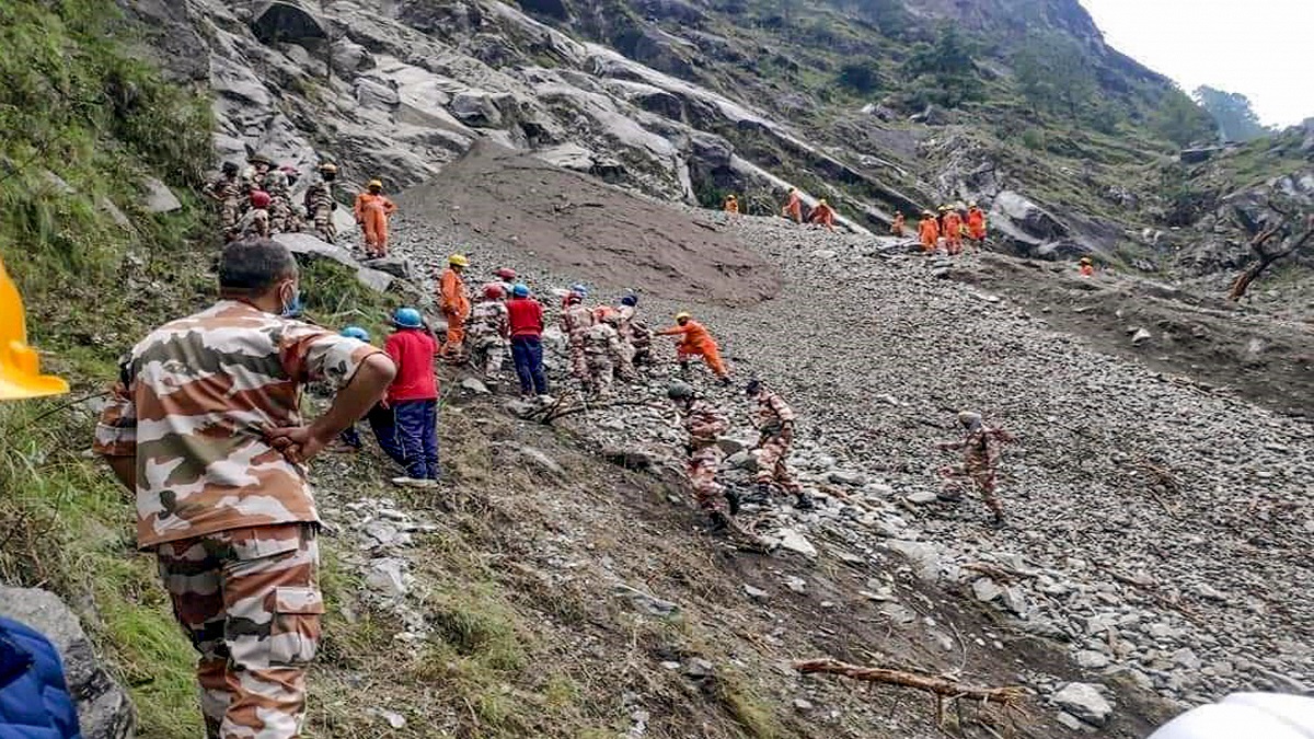 हिमाचल प्रदेश: भूस्खलन स्थल से चार और शव बरामद, मृतक संख्या 14 हुई