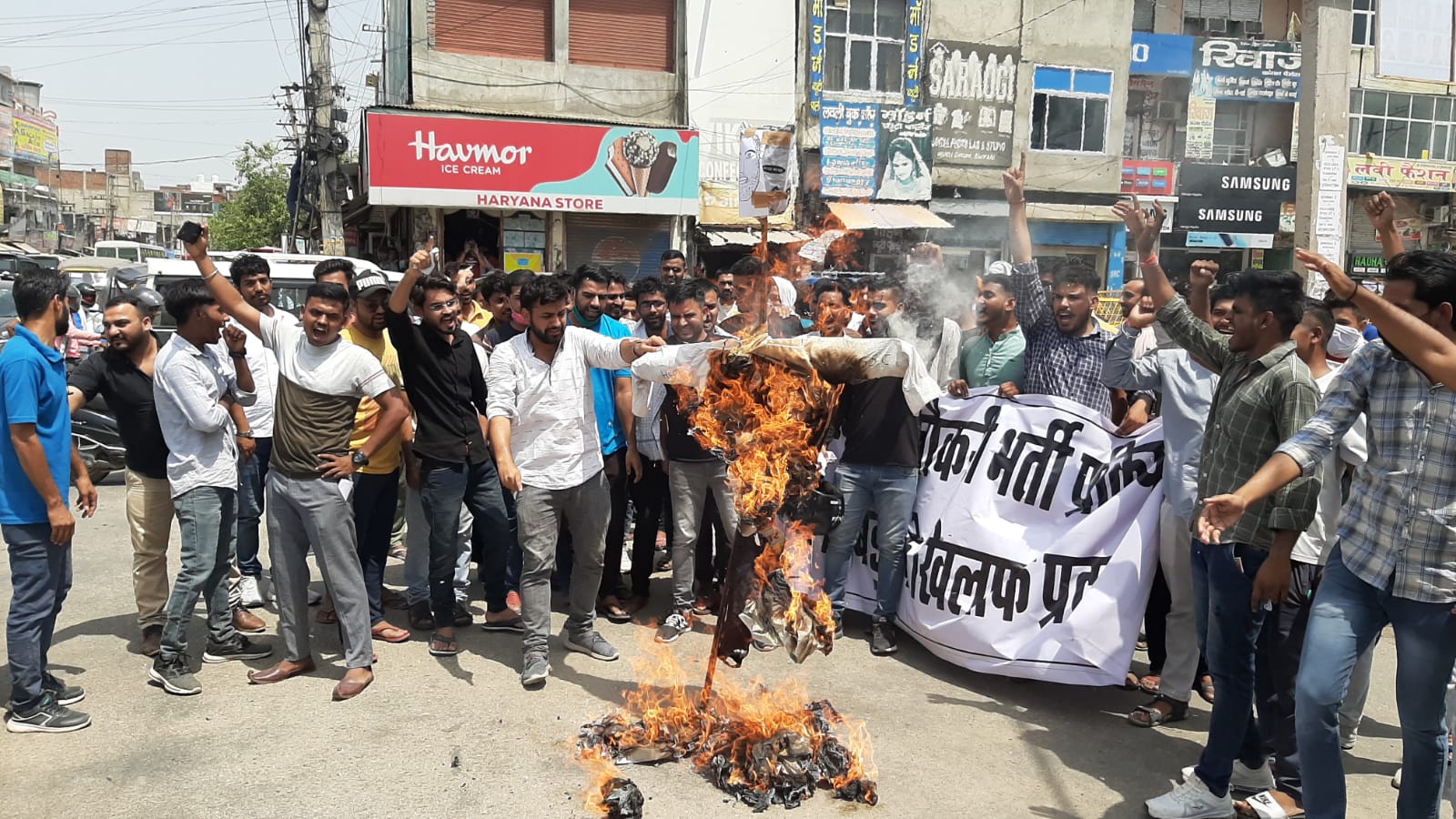 देशभर में एसएफआई का प्रदर्शन, शिक्षण संस्थानों को दोबारा से चालू करने की मांग 