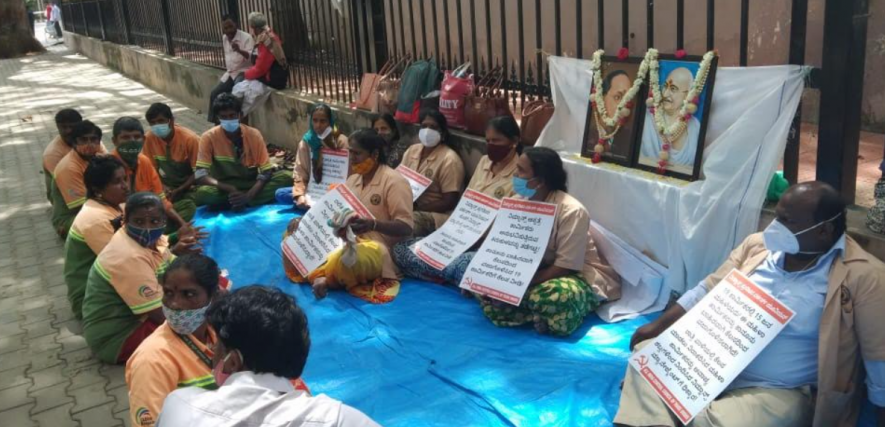 निमहांस के बर्ख़ास्त किये गए कर्मचारी जुलाई से हैं हड़ताल पर