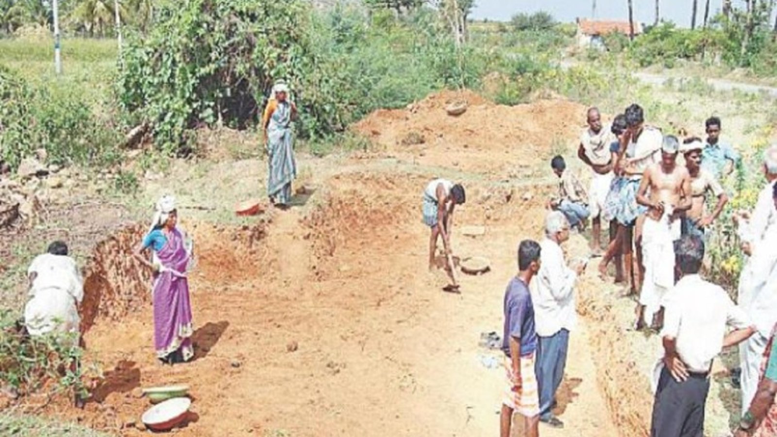 यूपीः योगी सरकार में मनरेगा मज़दूर रहे बेहाल