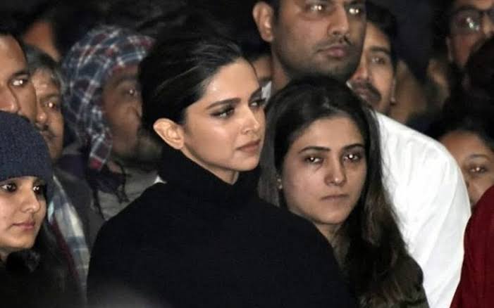 deepika in jnu.jpg