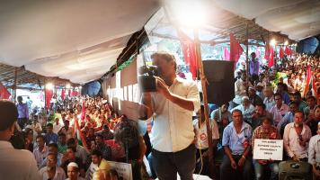 बंदरगाहों पर अनिश्चितकालीन हड़ताल
