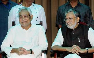 नीतीश कुमार और सुशील मोदी (फाइल फोटो)