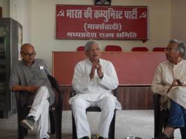 भोपाल में सीताराम येचुरी। 