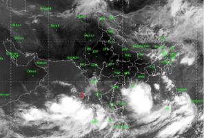 चक्रवात वायु ‘बेहद गंभीर’ हुआ, गुजरात की ओर मुड़ा