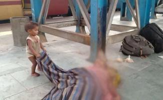 प्लेटफॉर्म पर दम तोड़ती भारत निर्माता