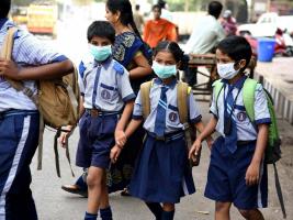 स्‍कूल खुलने के बाद टीचर्स और स्‍टूडेंट्स में कोरोना के मामले बढ़ रहे हैं