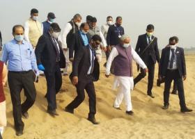 बाँका में चांदन नदी के किनारे मिले पुरावशेषों का निरीक्षण करने पहुँचे मुख्यमंत्री नीतीश कुमार