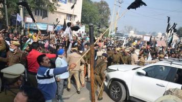 खट्टर के काफिले को रोकने के आरोप में 13 किसानों के खिलाफ मामला दर्ज