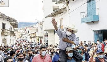 लेफ़्ट उम्मीदवार पेड्रो कास्टिलो ने पेरू में राष्ट्रपति चुनाव के पहले दौर में जीत दर्ज की
