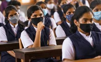 राहत और बेचैनी दोनों साथ लेकर आया है बोर्ड परीक्षा कार्यक्रम में बदलाव