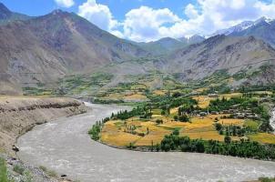दुर्गम और ख़तरनाक़ इलाक़े से गुज़रती 1300 किलोमीटर लंबी ताजिक-अफ़ग़ान सीमा और नशीले पदार्थों के लाने-ले जाने का एक अहम क्षेत्र (फ़ाइल फ़ोटो)