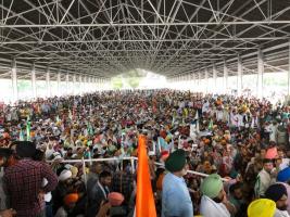 किसानों पर लाठीचार्ज के विरोध में करनाल में महापंचायत, अधिकारियों का घेराव