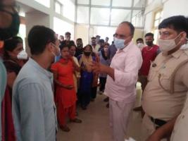 दिल्ली सरकार के विश्वविद्यालय में से निकाले गए सफाईकर्मी, नई ठेका एजेंसी का लिया बहाना