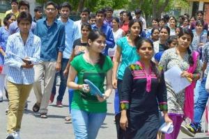 इस साल और कठिन क्यों हो रही है उच्च शिक्षा की डगर?