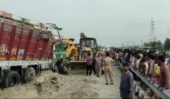  15 killed in road accident in Uttar Pradesh's Barabanki